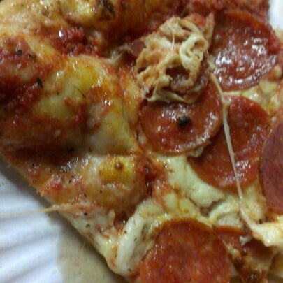Снимок сделан в Santora&#39;s Pizza пользователем Christian M. 9/16/2012