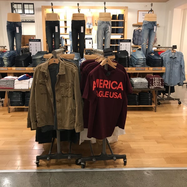 Photo taken at American Eagle Outfitters by Mohamed A. on 4/29/2017