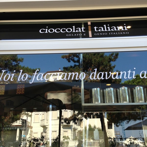 Photo taken at Cioccolatitaliani by Gian Angelo G. on 8/13/2013
