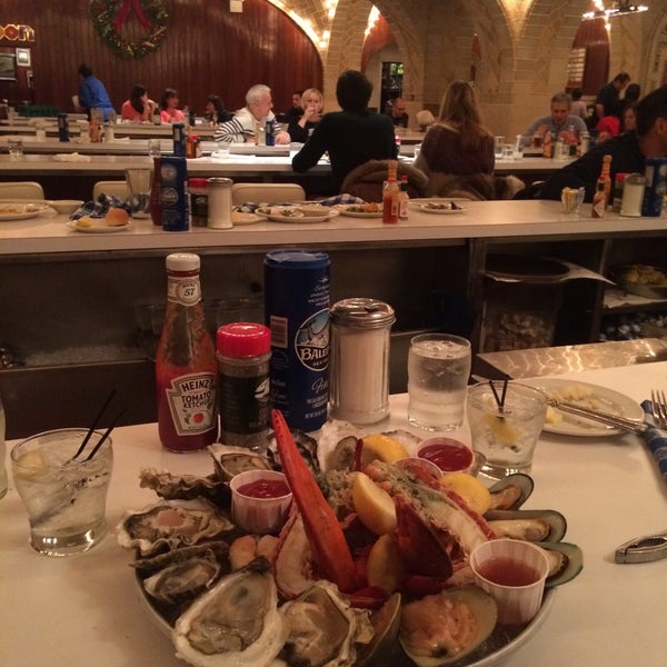 Photo taken at Grand Central Oyster Bar by Christina on 12/27/2014