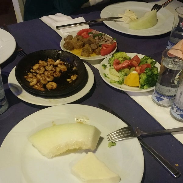 Photo taken at Mavraki Balık Restaurant by Serkan H. on 9/24/2016