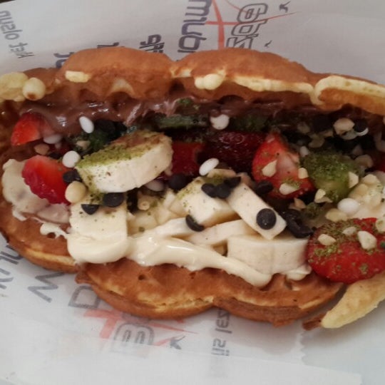 5/12/2014 tarihinde Dilek E.ziyaretçi tarafından Boğazda Waffle'de çekilen fotoğraf