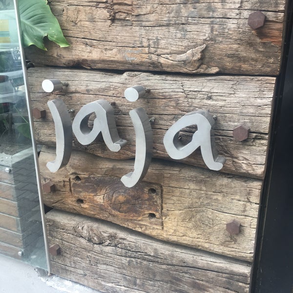 Снимок сделан в Ja Ja Cafe &amp; Restaurant пользователем Isa D. 4/3/2019