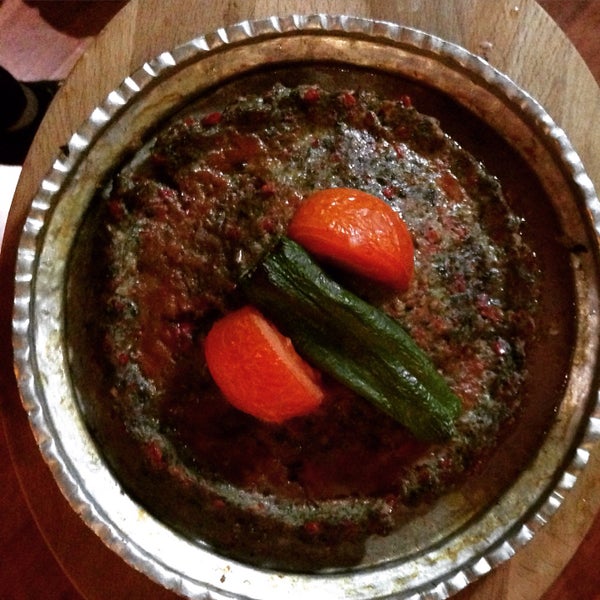 Das Foto wurde bei Antakya Restaurant von Nimet S. am 1/9/2015 aufgenommen