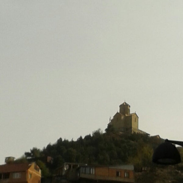 Photo taken at Jvaris Mama Church | ჯვარის მამის ეკლესია by Ata Ş. on 10/18/2013
