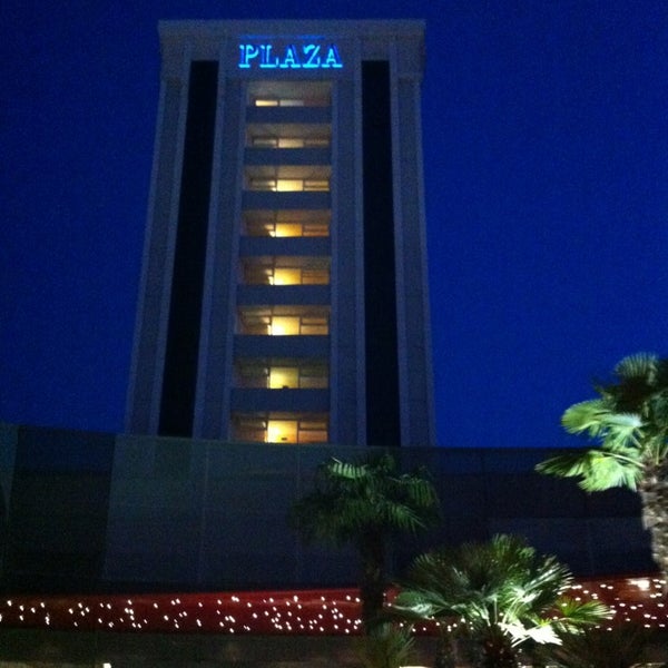Foto tirada no(a) Panoramic Hotel Plaza por Chiara V. em 6/13/2013