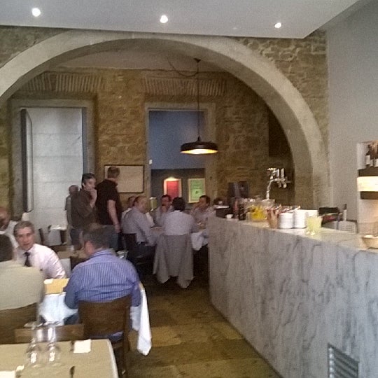 Foto diambil di S Restaurante oleh Antonio B. pada 5/8/2014