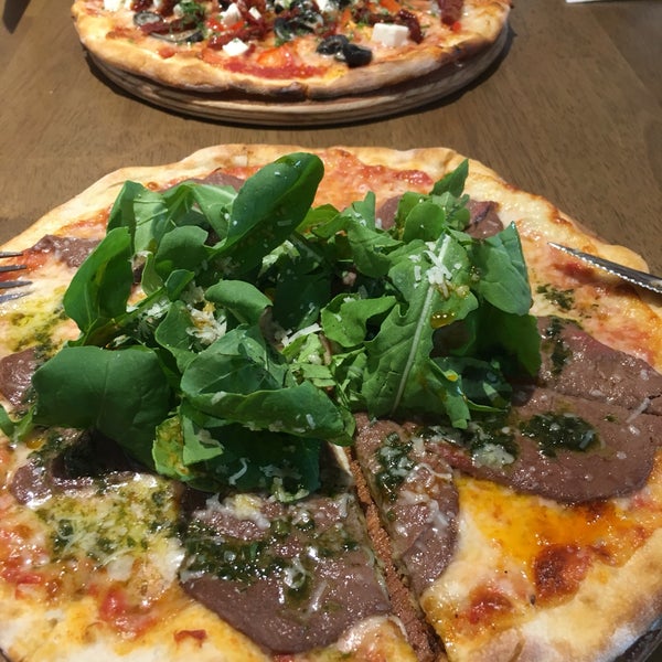 Foto tirada no(a) Paprica Ristorante&amp;Pizza por Buket C. em 6/15/2019