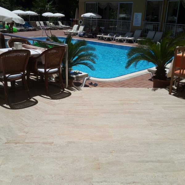 รูปภาพถ่ายที่ Güneş House Hotel โดย Canan D. เมื่อ 6/24/2014