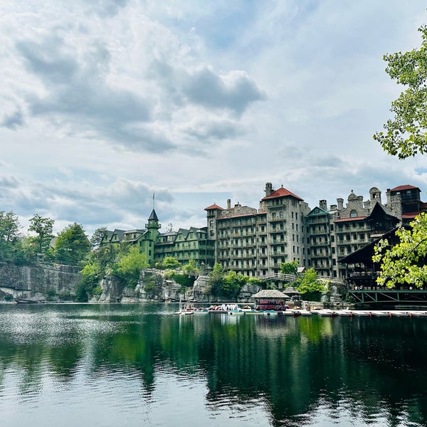 Photo taken at Mohonk Mountain House by Emanuele F. on 7/9/2023