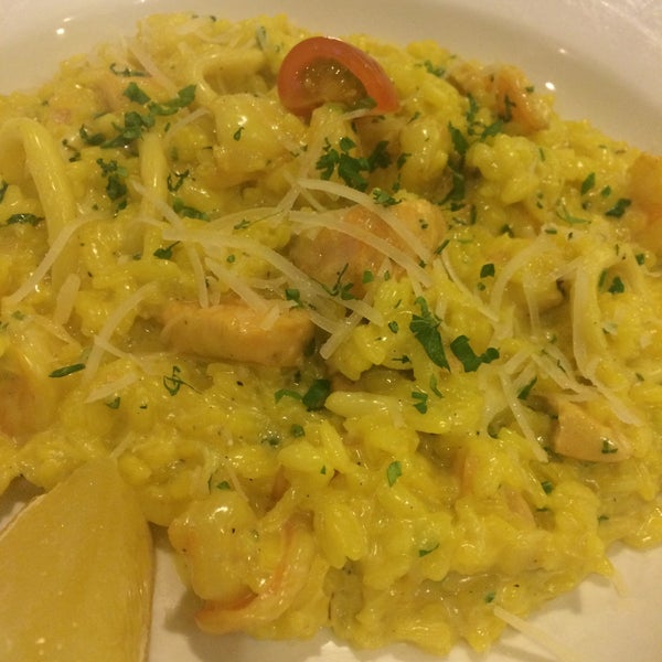 Das Foto wurde bei Olio Italian Restaurant von Khalida M. am 6/6/2015 aufgenommen