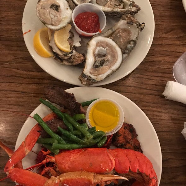 รูปภาพถ่ายที่ Boston Lobster Feast โดย Wendy Ran W. เมื่อ 12/13/2018