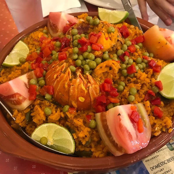 Foto diambil di El Siboney Restaurant oleh Wendy Ran W. pada 12/10/2018