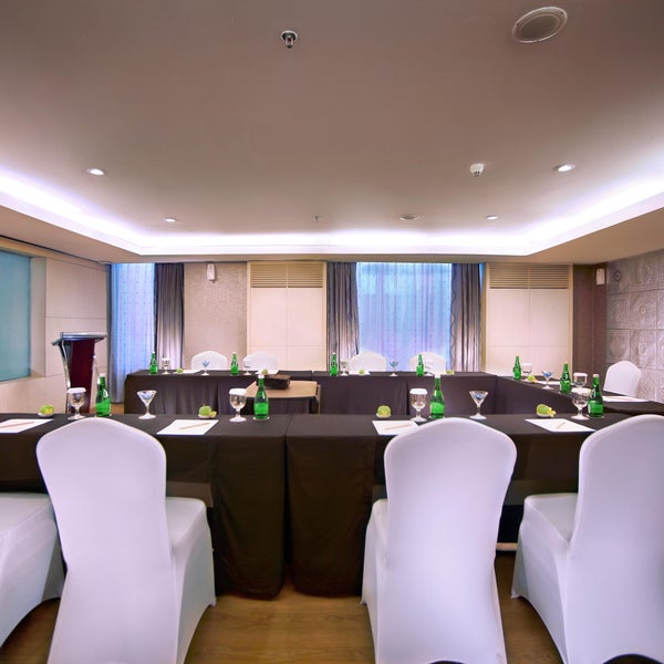 Have you seen our modern - rustic "The Meeting Room" ?. The Meeting Package @HarperKuta starts from Rp. 250.000, - net / person.