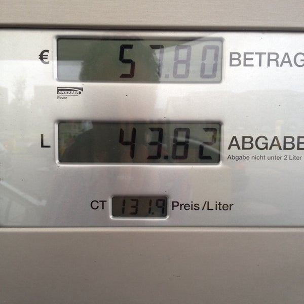Foto tirada no(a) Westfalen Tankstelle por QUENTIN V. em 10/14/2014