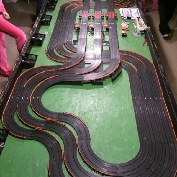 Не гоночная дорожка. Котики гонки дорожки соревнования. Hand made Slot car track. Ninco Slot Lane change Module. Super 6-Lane Raceway track купить.