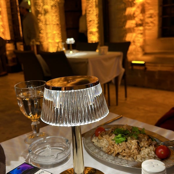 Foto tirada no(a) Bağdadi Restoran por вєяαт  em 5/4/2023