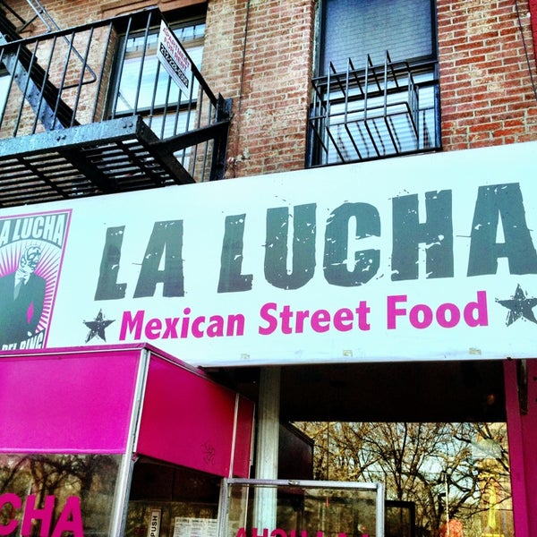 Foto diambil di La Lucha - Tacos &amp; Boutique oleh Brian W. pada 4/6/2013