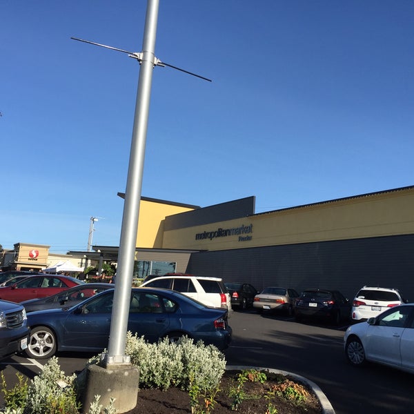 5/1/2016에 Jason S.님이 Metropolitan Market Tacoma에서 찍은 사진