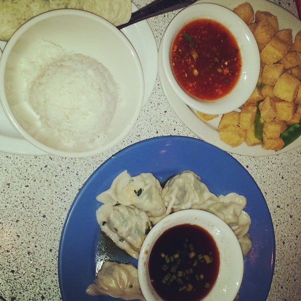 รูปภาพถ่ายที่ Blue Koi Noodles &amp; Dumplings โดย Chi C. เมื่อ 10/17/2014