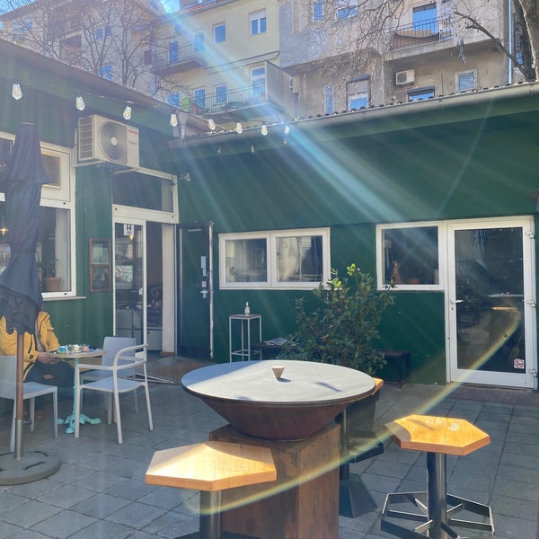 Foto diambil di Café u dvorištu oleh V pada 3/13/2022