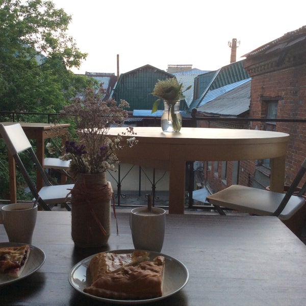 6/3/2015 tarihinde катерина п.ziyaretçi tarafından Coworking &amp; Time Cafe Tsiolkovsky'de çekilen fotoğraf