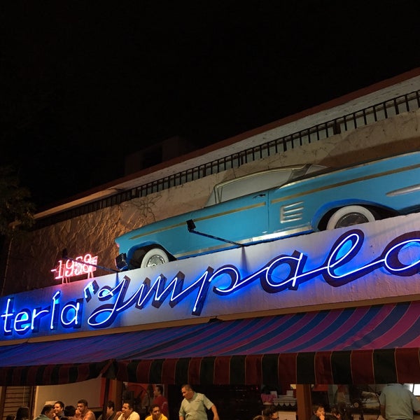 Das Foto wurde bei Cafetería Impala von axel v. am 12/29/2017 aufgenommen