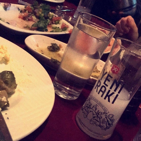 Das Foto wurde bei Aramızda Kalsın Mangal&amp;Restaurant von Svd C. am 12/8/2017 aufgenommen