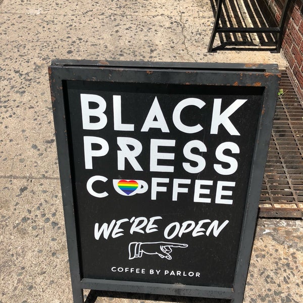 Das Foto wurde bei Black Press Coffee von Nicky P. am 6/26/2018 aufgenommen
