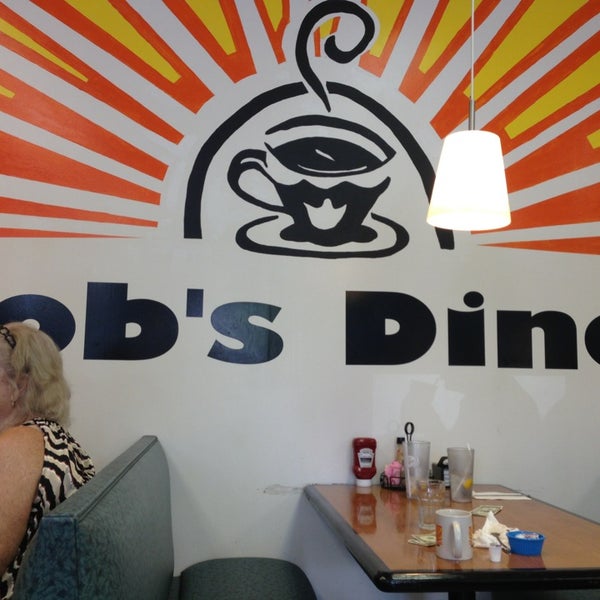 6/17/2014 tarihinde Jaime R.ziyaretçi tarafından Bob&#39;s Diner'de çekilen fotoğraf