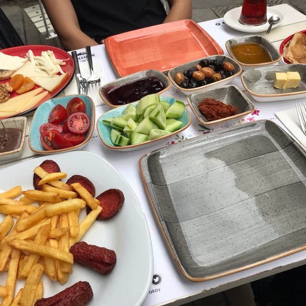 9/29/2018にV O L K A NがStation Karaköyで撮った写真