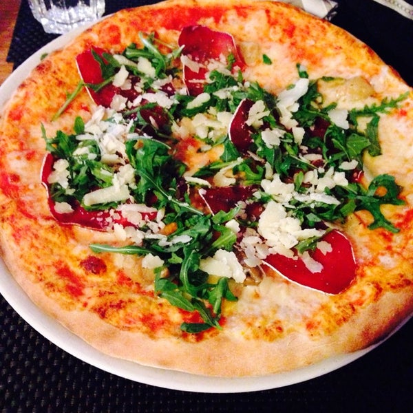 Чикаго пицца махачкала. Пицца пай. Piza tour png. Пицца красный белый зеленый. Pizza tour.