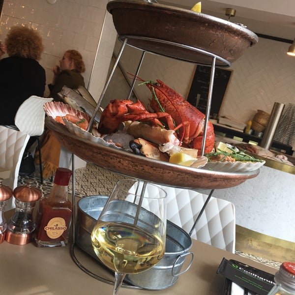 Das Foto wurde bei Mr.Crab Seafood Restaurant von Gulshat A. am 9/19/2017 aufgenommen