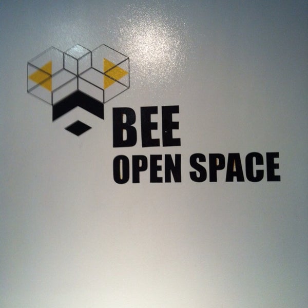 Das Foto wurde bei Bee Open Space von Juis V. am 8/6/2014 aufgenommen