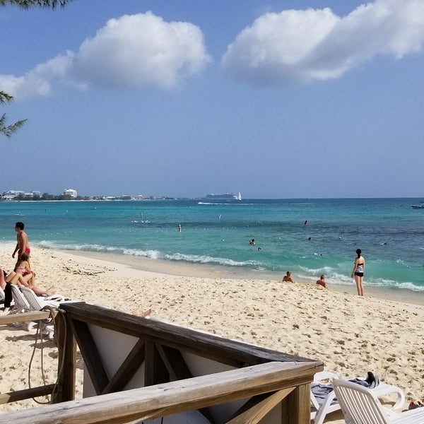 Le club 55 saint tropez. Раматюэль пляж. Ямайка ресторан на воде. Tiki beach marmaris. Tiki beach club resort 4 занзибар.