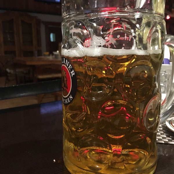 Foto diambil di Jeanette&#39;s Edelweiss German Restaurant &amp; Beer House oleh Rachel K. pada 2/9/2018