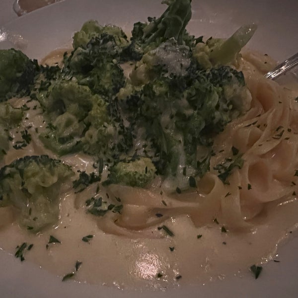 For the non-seafood eaters, they can make you a nice broccoli fettuccine Alfredo pasta.