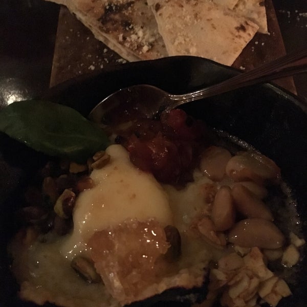 Best thing I ate was a baked Brie with roasted garlic, honeycomb, pistachios and chutney. Cocktails are fine, though nothing special.