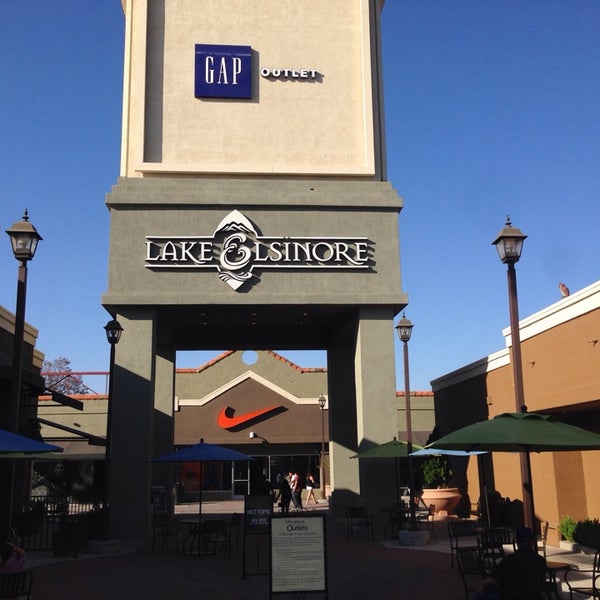 Photo taken at Lake Elsinore Outlets by Alorefan A. on 6/30/2014