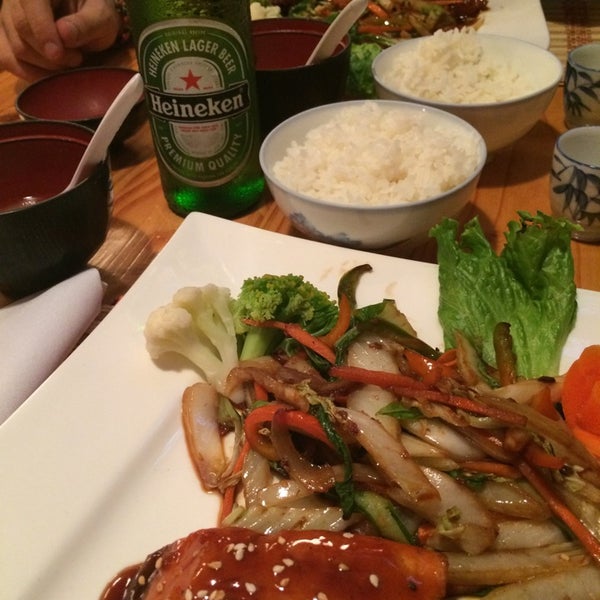 Das Foto wurde bei Saisaki Restaurant von Vanessa S. am 5/31/2014 aufgenommen
