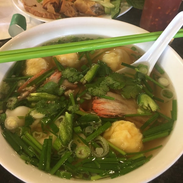 Photo taken at Ánh Hồng Restaurant by Gina L. on 10/21/2017