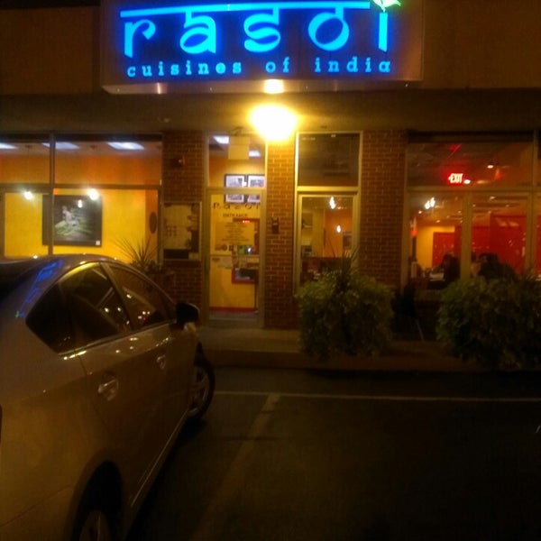 Photo taken at Rasoi Restaurant by Alice W. on 11/30/2013