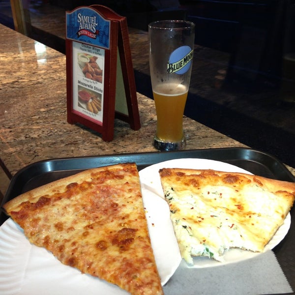 5/24/2013 tarihinde Robert C.ziyaretçi tarafından Previti Pizza'de çekilen fotoğraf