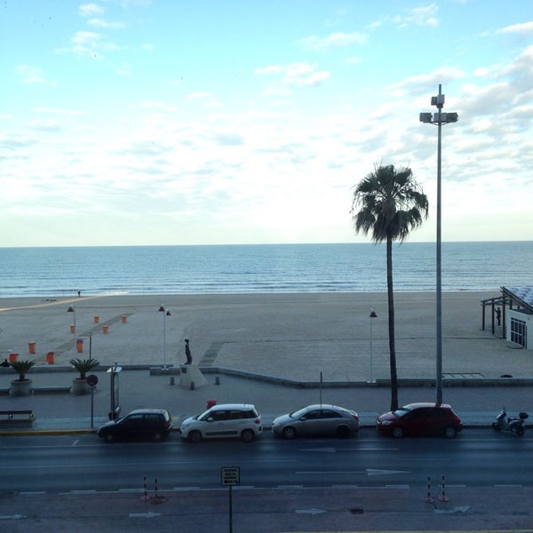 Das Foto wurde bei Hotel Cádiz Paseo del Mar - Affiliated by Meliá von Sandra am 5/25/2014 aufgenommen