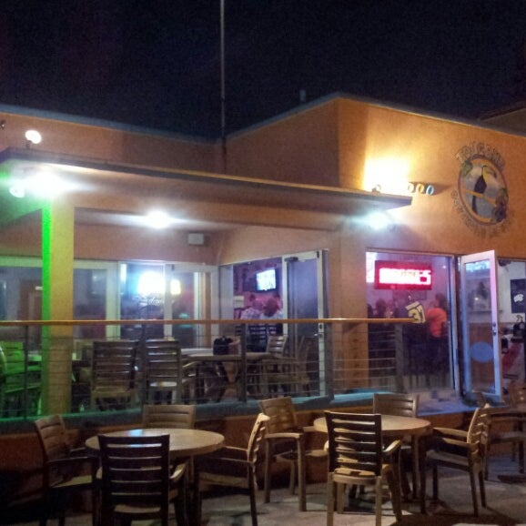 Photo prise au Toucans Oceanside Bar &amp; Grill par Ariel Akiva le6/4/2013