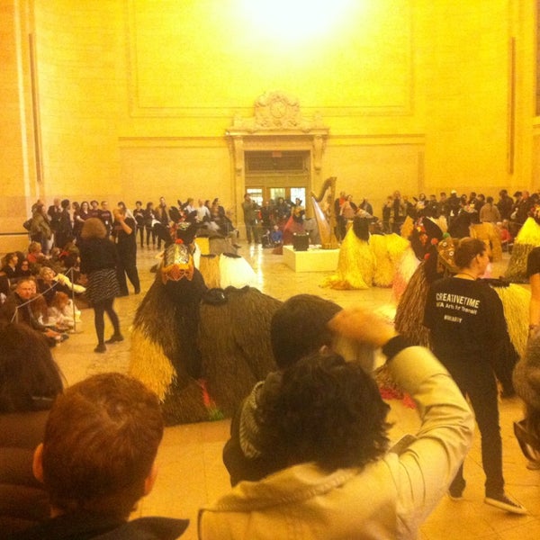 รูปภาพถ่ายที่ Nick Cave&#39;s HEARD•NY at Grand Central Terminal โดย Cybel M. เมื่อ 3/31/2013