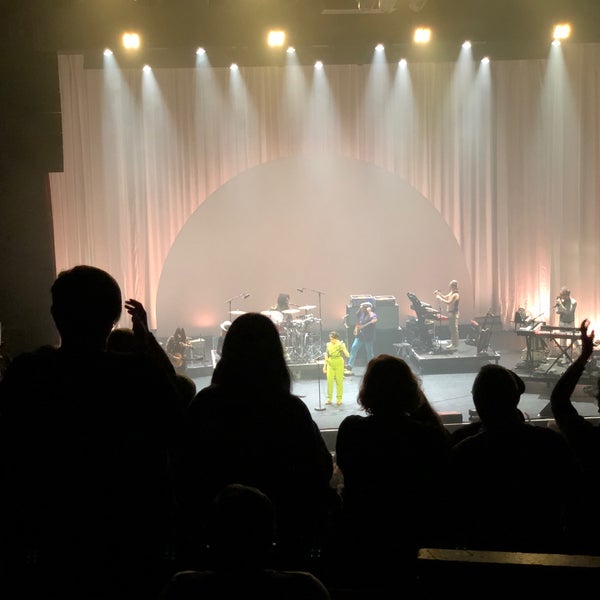 Photo taken at L&#39;Olympia by François G. on 11/21/2021