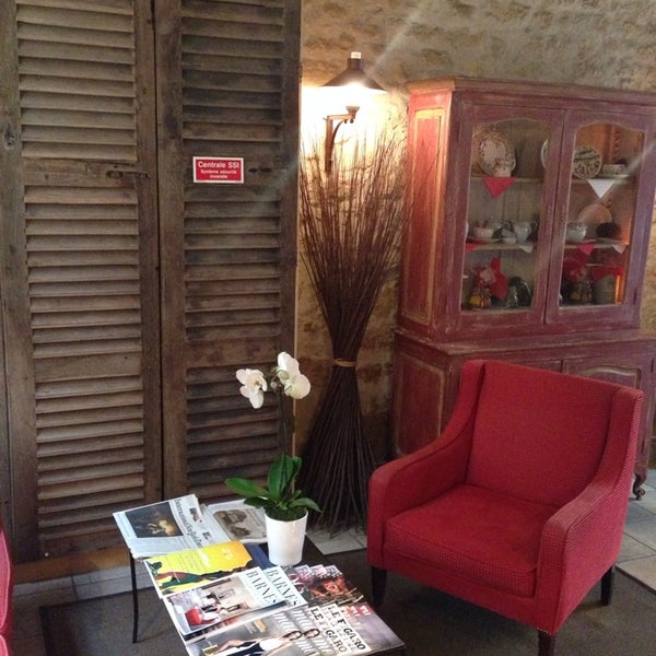 รูปภาพถ่ายที่ Hôtel des Marronniers โดย Natshuv เมื่อ 11/4/2013