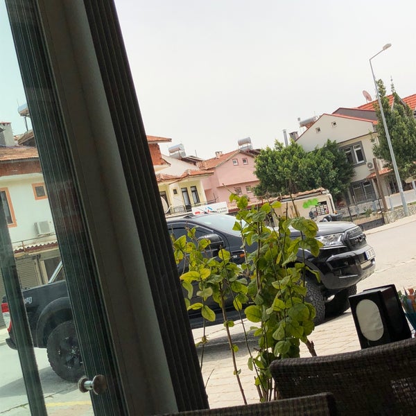 Das Foto wurde bei Baba Fırın - Cafe Çalış von Süleyman M. am 4/16/2018 aufgenommen