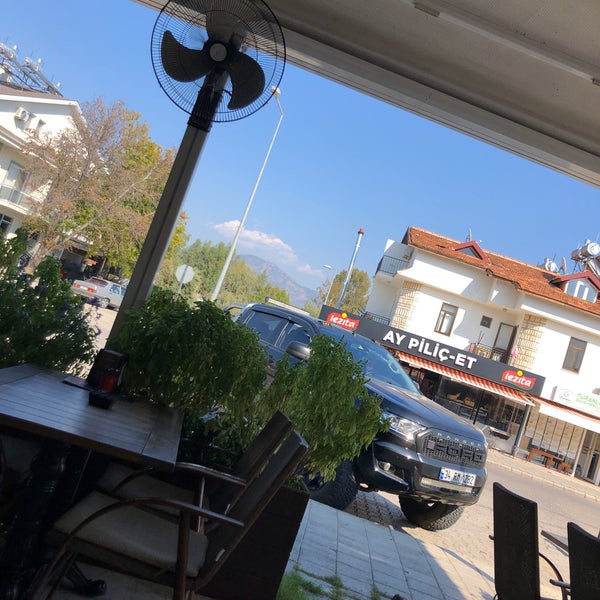 Das Foto wurde bei Baba Fırın - Cafe Çalış von Süleyman M. am 10/21/2019 aufgenommen